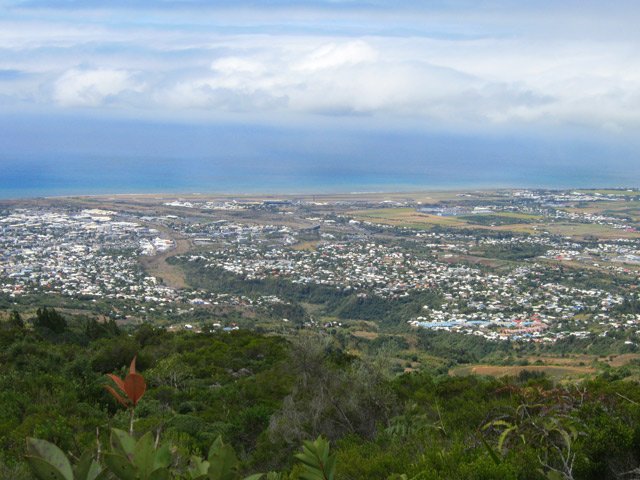 Panorama sur Sainte-Marie et l'aéroport depuis le sentier