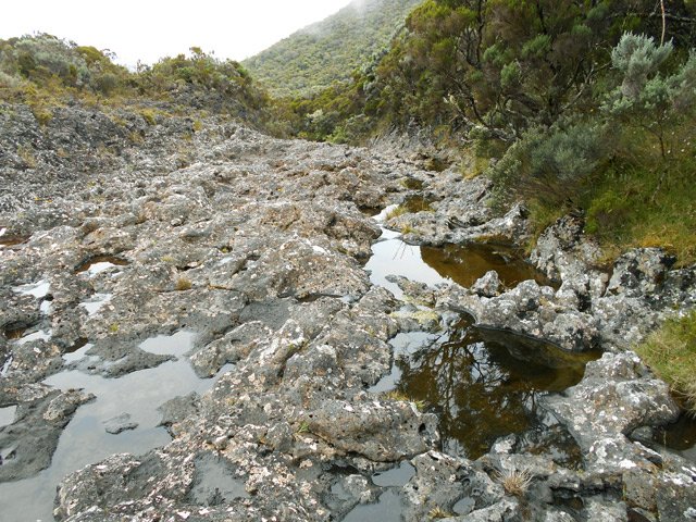 500 mètres de cheminement de marmites en petits bassins