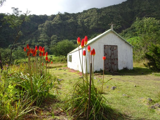 Le sentier passe au plus près de la chapelle de Marla