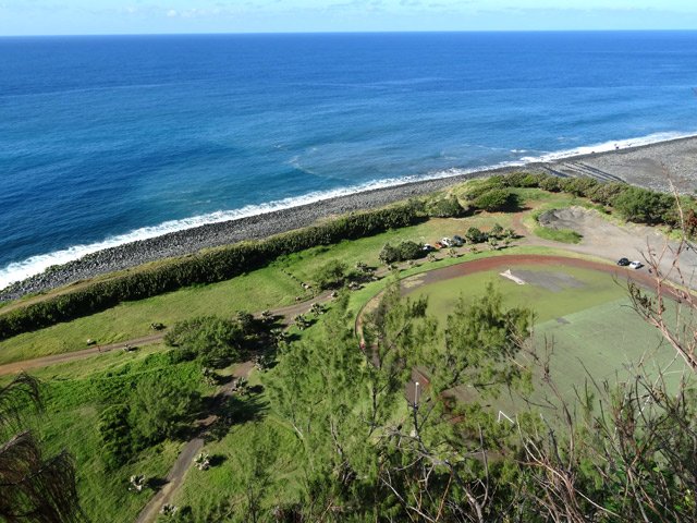 Point de vue sur le stade par un écart de moins de 10 m du sentier