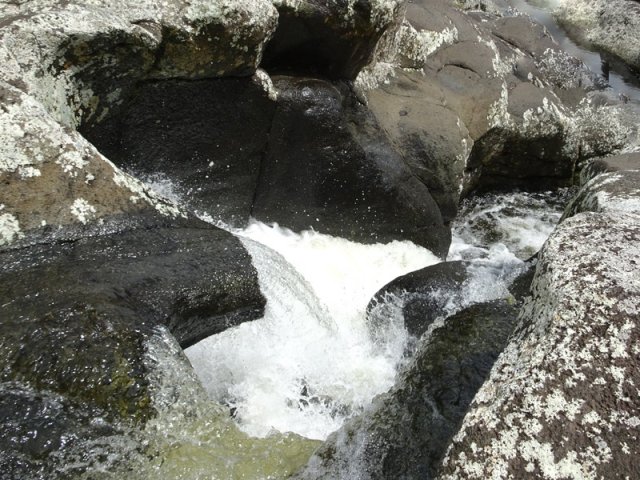 Chercher vers l'amont les marmites et petites chutes