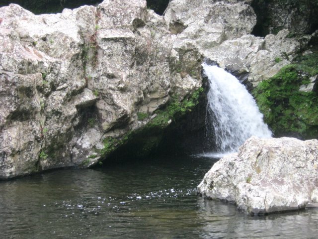 En poursuivant vers l'amont, on rencontre un petit bassin