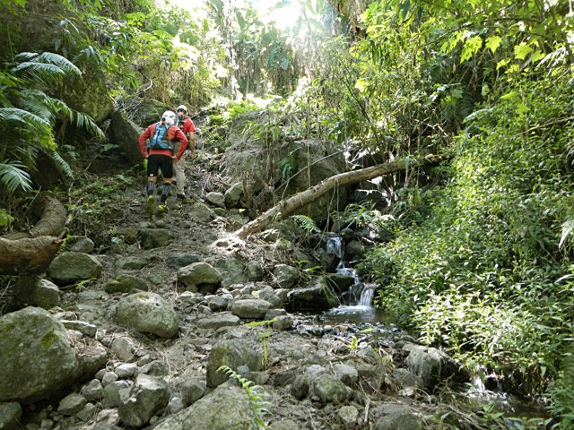 Une portion caillouteuse de la remontée vers le village