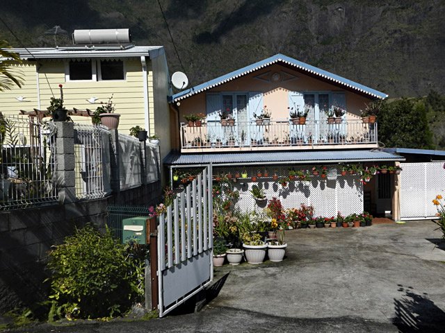 Flâner dans les rues de cette paisible bourgade isolée