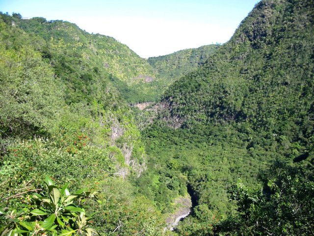 On domine la vallée empruntée récemment lors de la remontée