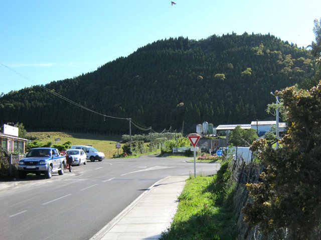 Le rond-point vers le route du Volcan et le Piton Dugain