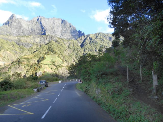 A la RD242, chacun choisit la suite de la boucle