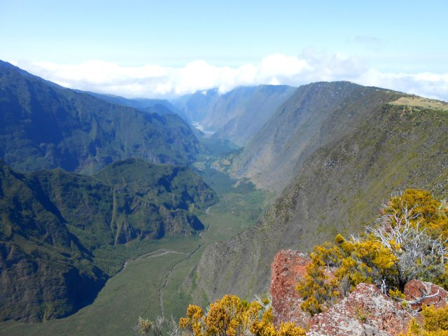 Impressionnant panorama sur la vallée de la Rivière des Remparts