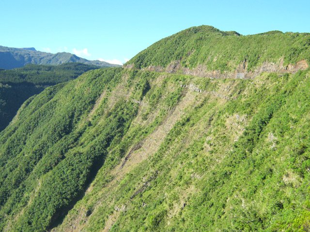 Panorama sur le reste de la piste en bordure de rempart