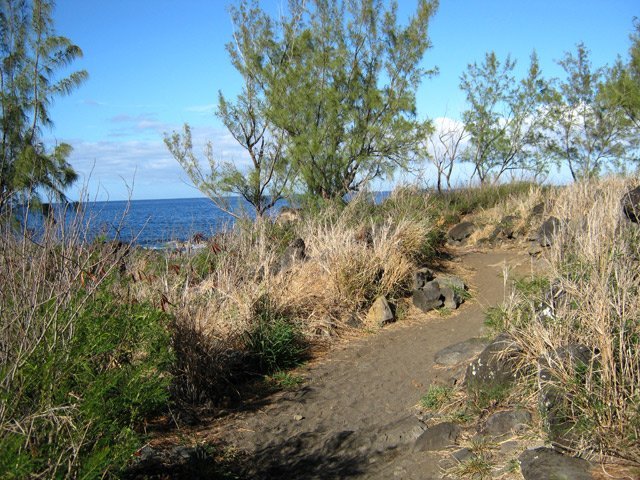 Sentier plat et sableux dès la fin du village