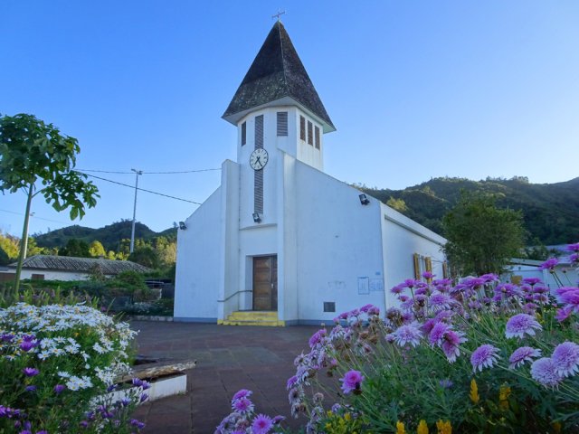 L'église du Tévelave le matin au lever du soleil