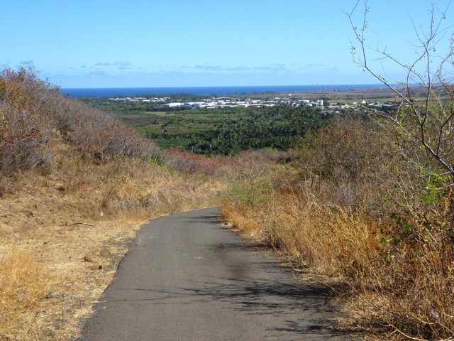 Une rare portion de la petite route sans ordures