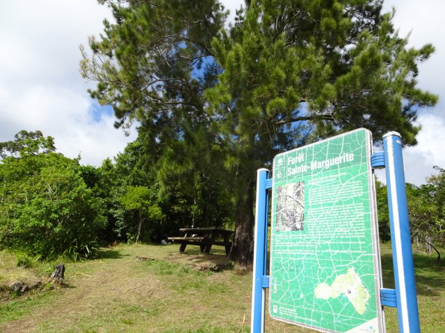 Le panneau vieilli en début de parcours