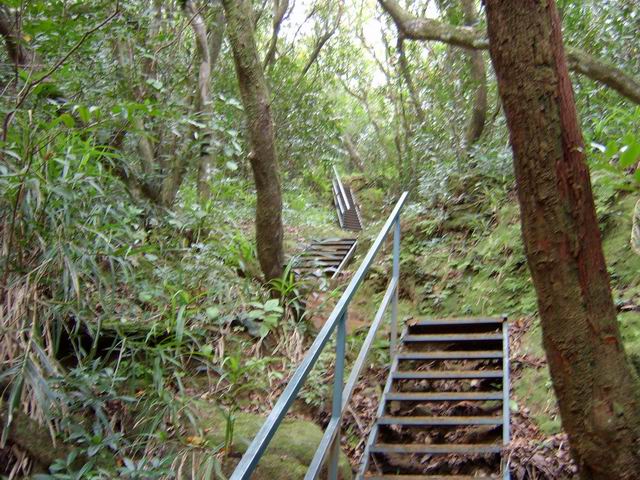 Une enfilade de trois échelles successives