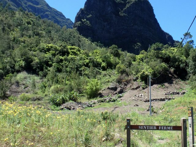 Même officiellement fermé le sentier reste le plus souvent praticable