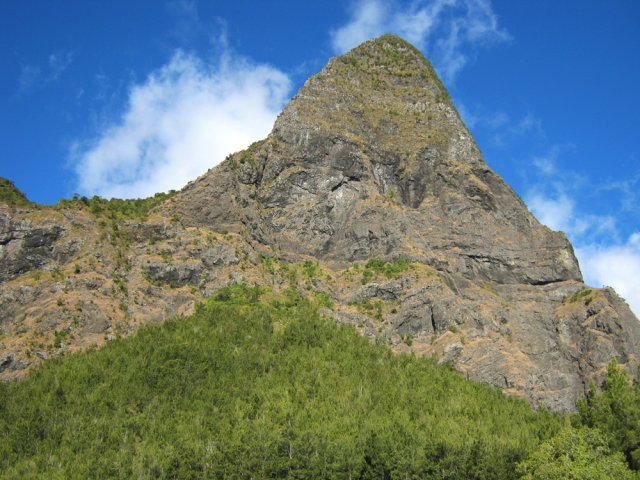 Il paraît impossible à escalader vu de Grand Place les Hauts