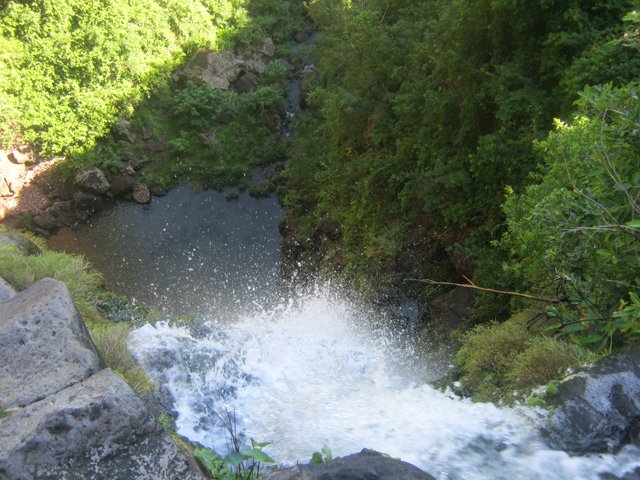 Tout près, le haut de la Cascade des Hirondelles