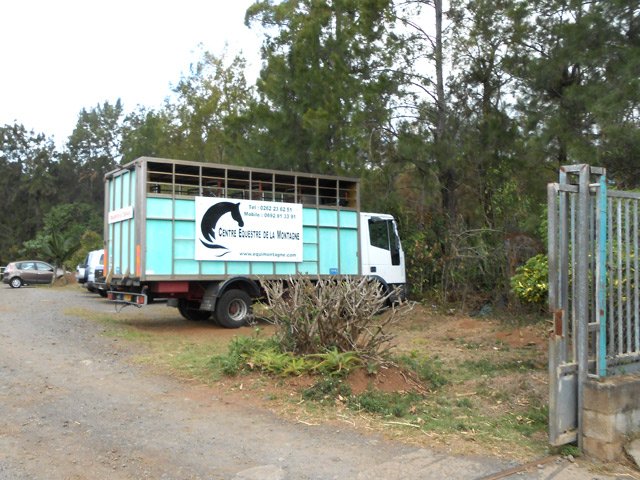 Passage au plus près du centre équestre de la Montagne
