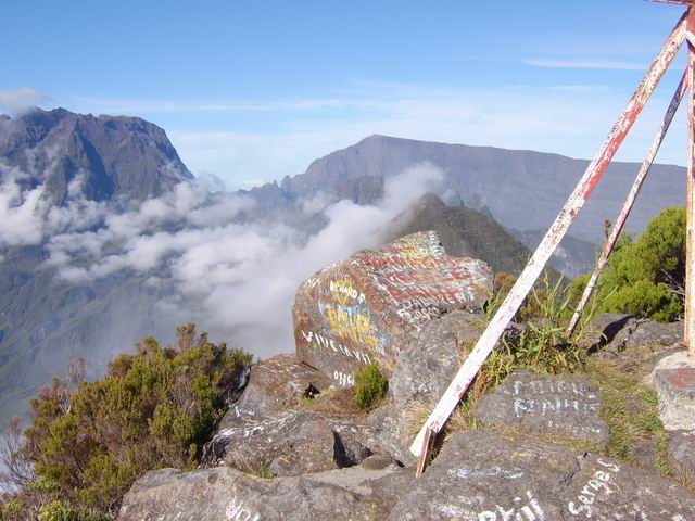 De magnifiques panoramas sur le Piton des Neiges depuis la Roche Ecrite