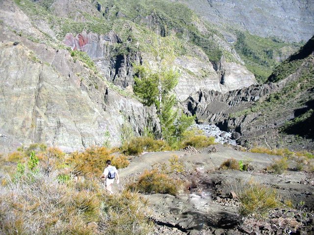 Descente vers la Rivière des Galets