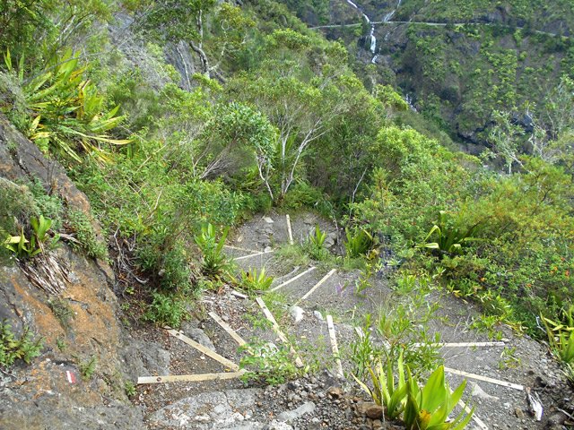 Portions en lacets pour la montée du Taïbit