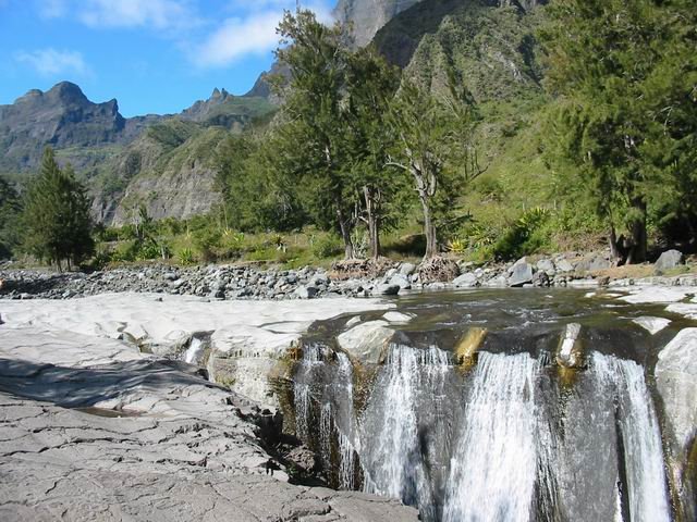 L'impressionnante cascade des Trois Roches.