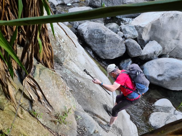 Pas de danger pour terminer cette descente vers les rives du Bras des Etangs