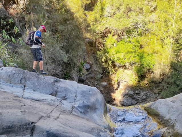 Il est possible de s'approcher, avec prudence, de la cascade