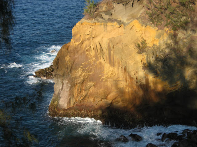 La falaise vue depuis le promontoire, peu après le sentier abrupt