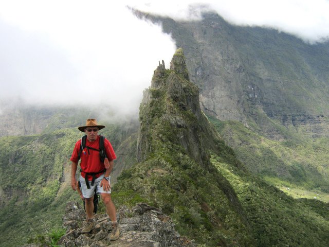 Mafate à droite ; Cilaos à gauche
