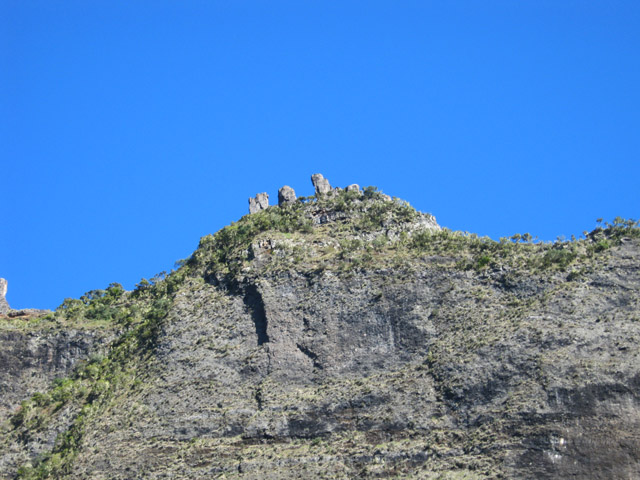 Les Trois Salazes, en haut de leur vertigineux promontoir
