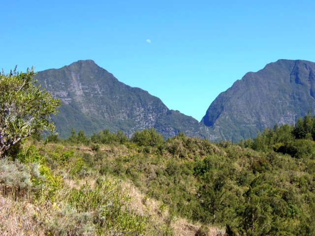 Au nord, c'est la Roche Ecrite et le Cimendef qui dominent