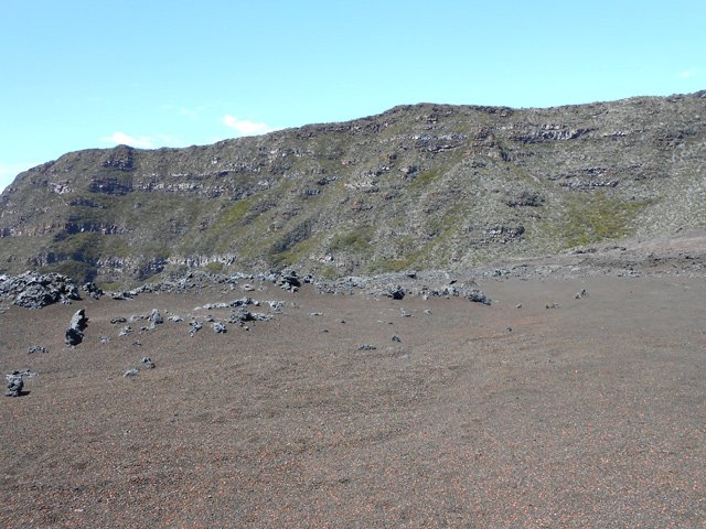 Sur la gauche, on longe jusqu'à la fin le Morne Langevin