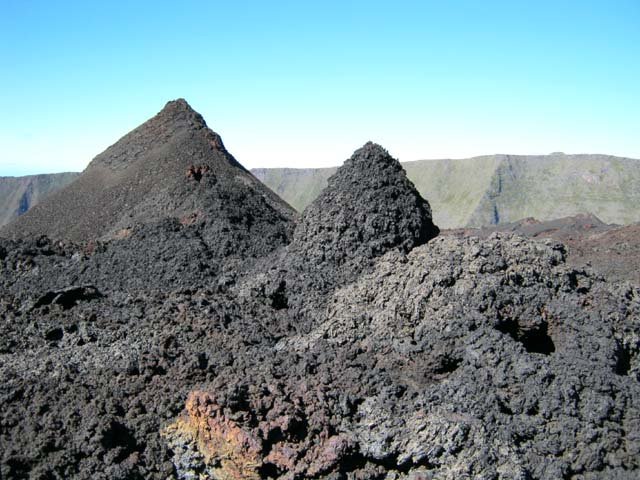 Partout des cratères le long de la sortie.
