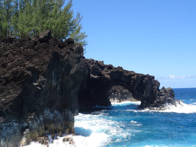 Attention à l'état de la mer pour prendre la photo en descendant l'arête qui lui est parallèle