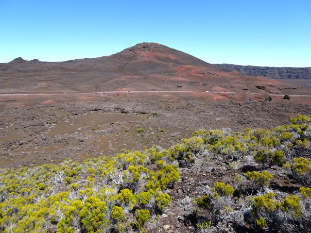 Le Piton Chisny en début de montée du Demi-Piton