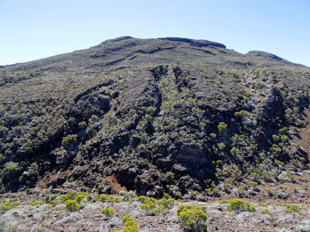 La Griffe du Diable déchirant le flanc du Piton Haüy