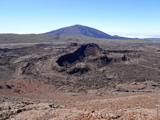 Vue imprenable sur les Cratères Aubert de la Rüe et la Fournaise