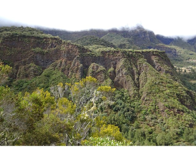 Les bords déchiquetés du Plateau de Kerval