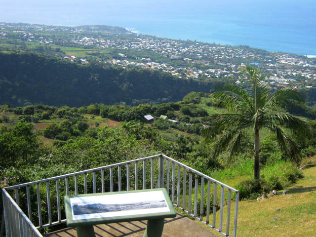 Le belvédère sur la Rivière des Remparts et Saint-Joseph