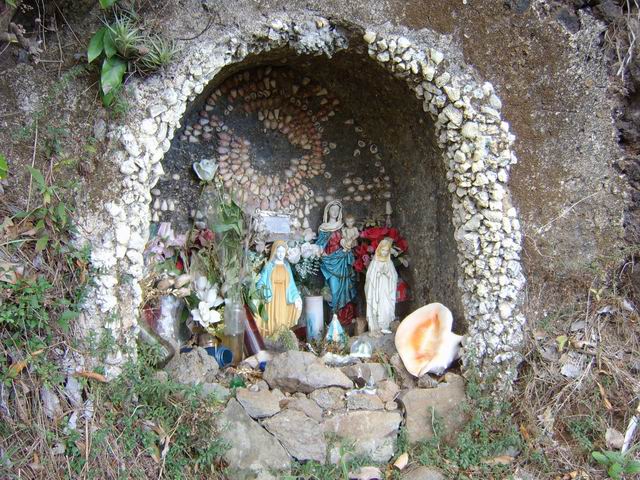 Oratoire couvert de coquillages