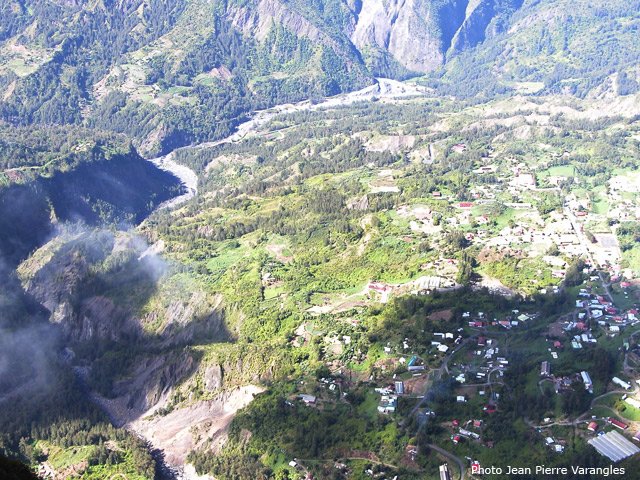 Grand Îlet et la Ravine Roche à Jacquot depuis le sommet