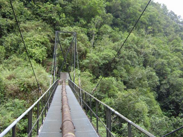 La passerelle qui enjambe le Bras Guillaume avant l'arrivée à l'ilet