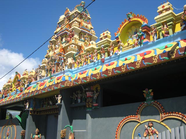 Tout petit détour pour mieux voir ce temple tamoul