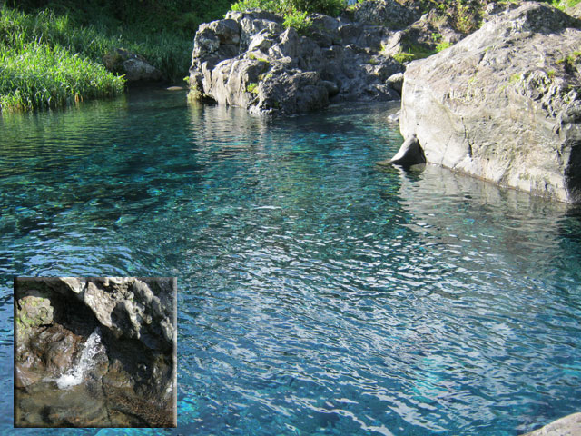 Le très beau Bassin Bleu et la Source du Petit Saint-Pierre à Sainte-Anne