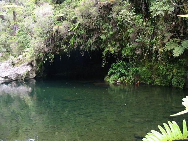 La caverne du Bassin des Hirondelles