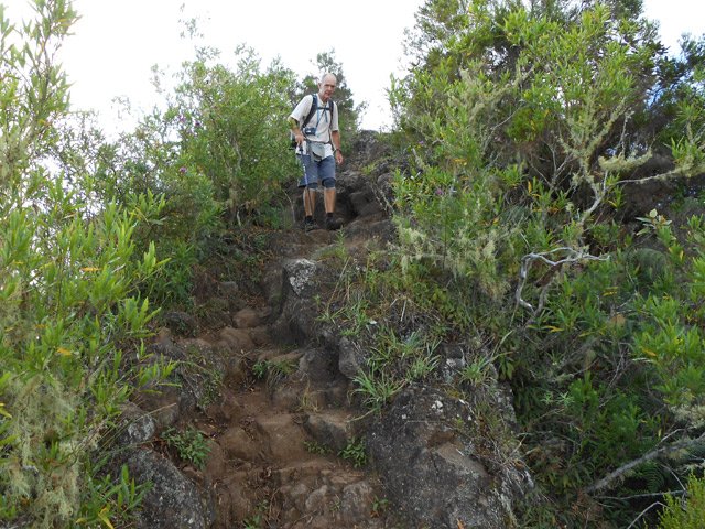 La descente est parfois vertigineuse vers la Roche Verre Bouteille