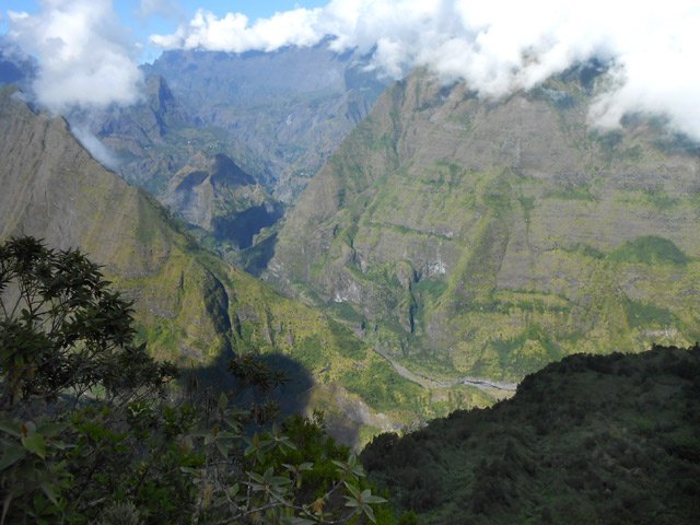 On distingue la Rivière des Galets à Deux Bras
