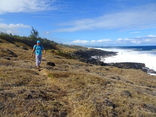 Le discret sentier littoral se suit sans difficulté