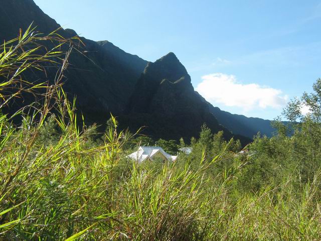 Le Bonnet de Prêtre, toujours visible de la route vers la maison forestière